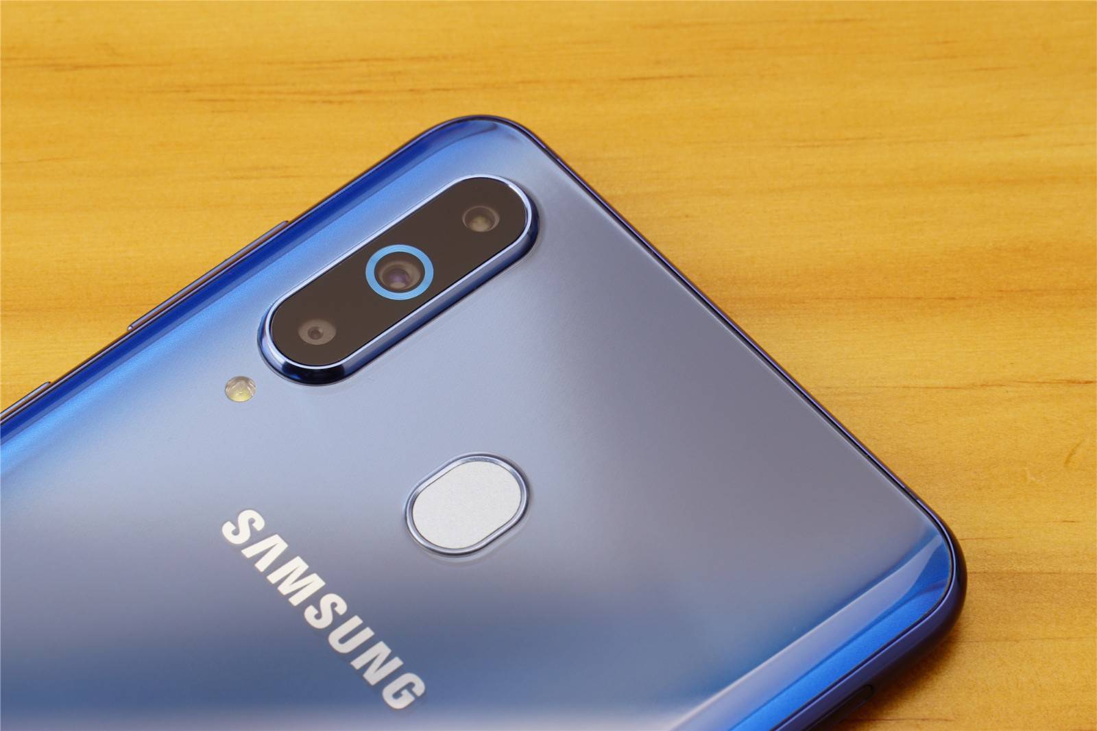 三星galaxya8s上手体验黑瞳全视屏或是2019年主流手机的趋势