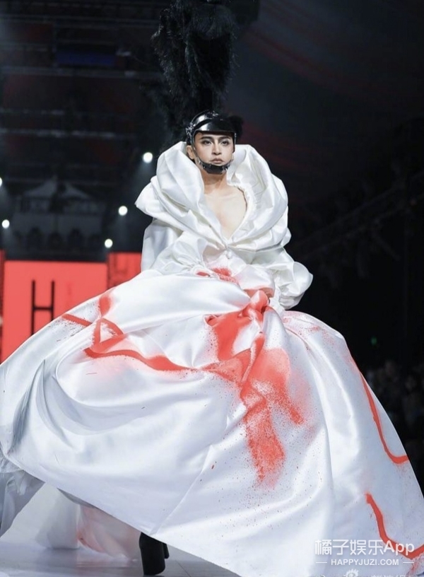 陈志朋的奇异造型是公司逼他穿的