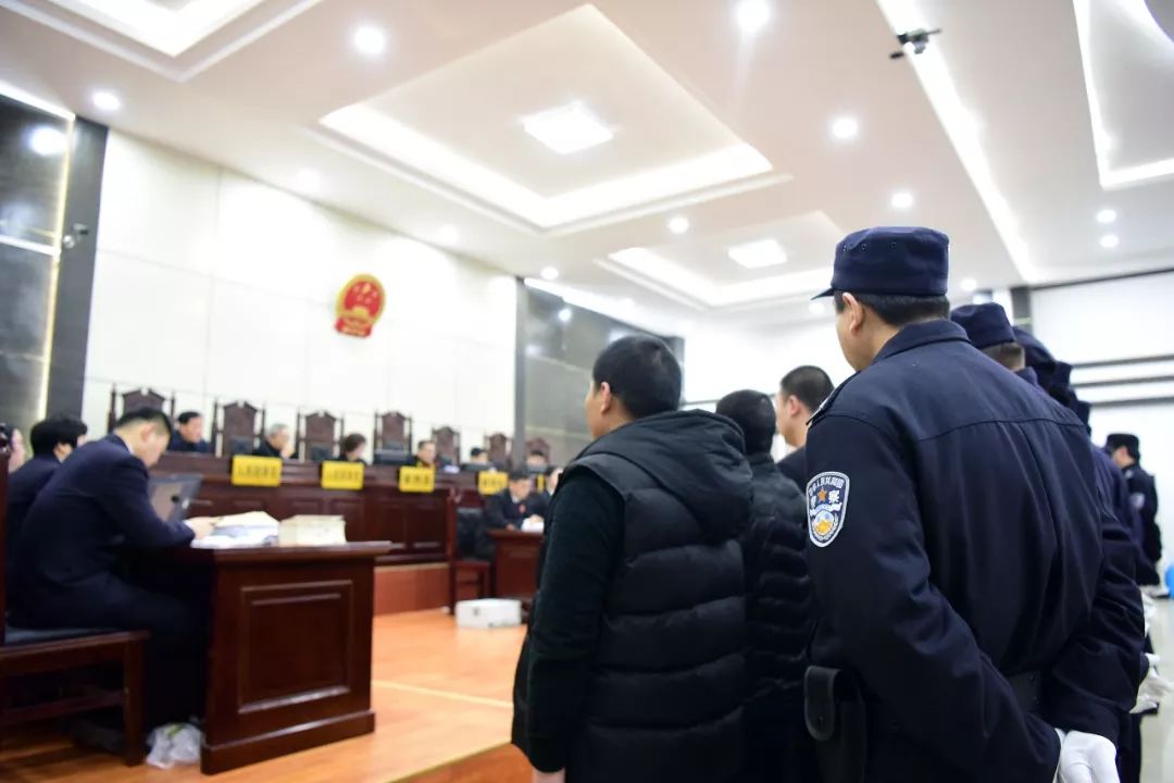 六安这伙"黑社会"设赌场,敲诈,斗殴,强奸.
