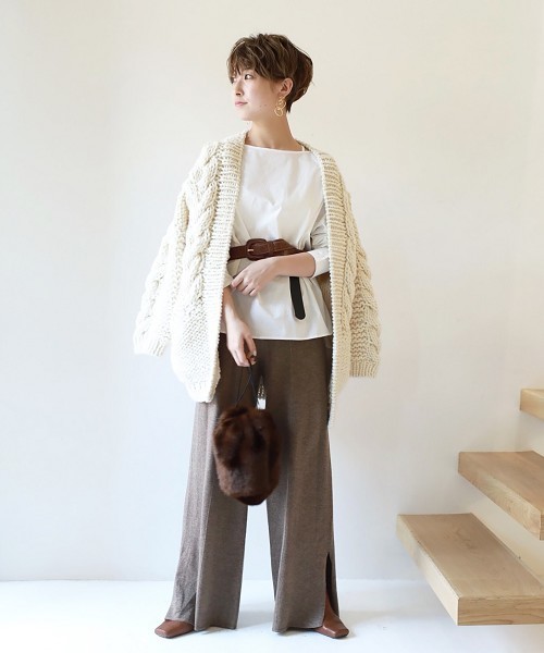 针织罩衫混搭长裤时尚显质感!