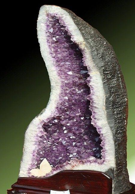 世界上最纯净的东西莫过于晶莹剔透的水晶