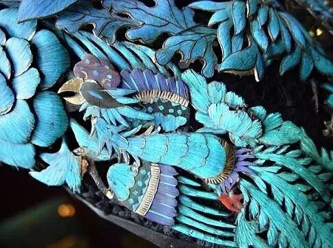 翠鸟羽毛做的凤冠图片