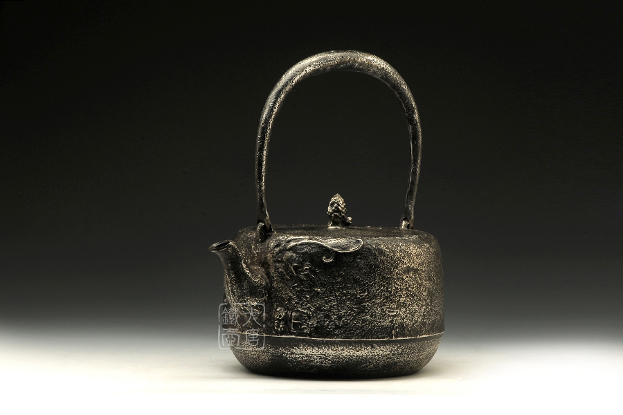 铁壶煮出的茶汤发黑是什么原因?