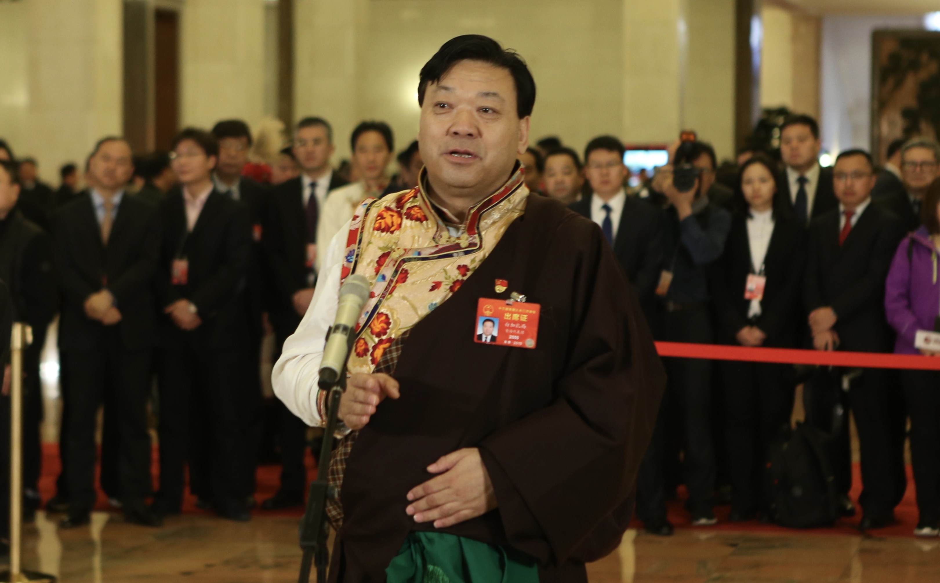 白加扎西代表加大三江源山水林田湖草生态系统保护力度