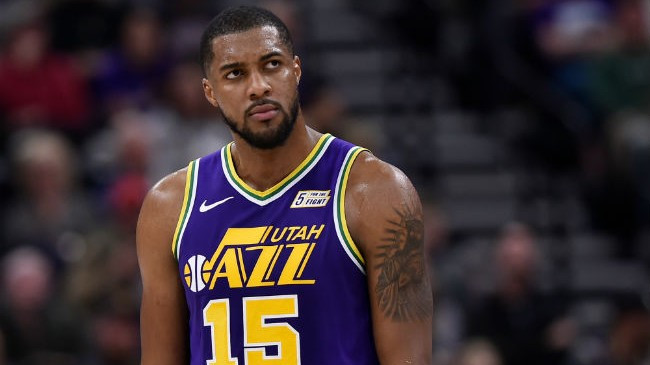 费沃斯因右腿筋紧张退出比赛本场比赛不会回归