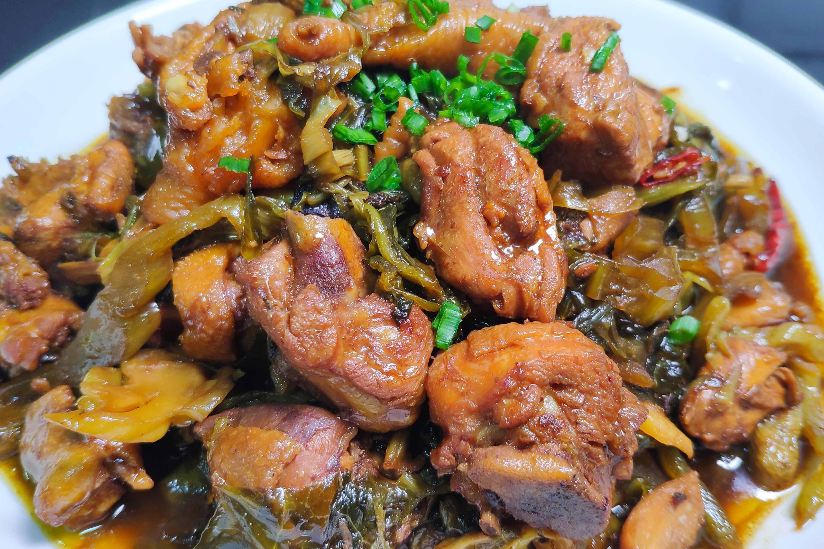 鸡肉这样做太下饭了,酸辣过瘾,一大盘不够吃!