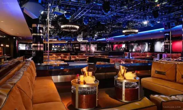 2003年春节过后,烟台的歌舞厅和夜总会呈现出一片繁忙景象.