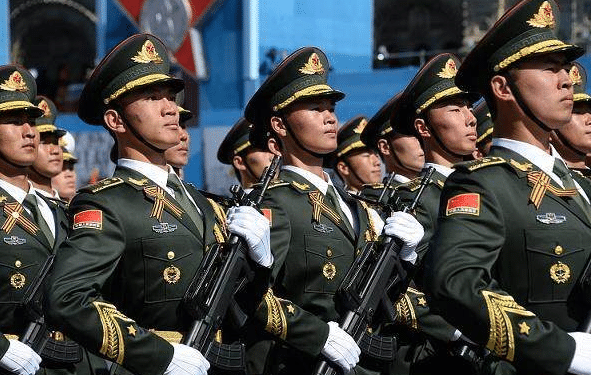 中国士兵真的脆弱瘦小吗？美国网友发声，外国人看了扎心_凤凰网