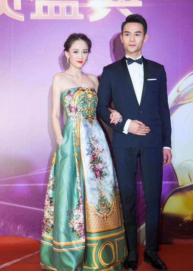 陈乔恩保养得太好了,穿高领衫配短裤,比小8岁焦俊艳还有少女感