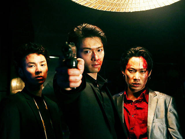 黑帮小混混为还债,变性成为唱跳美女偶像!人气还很高?