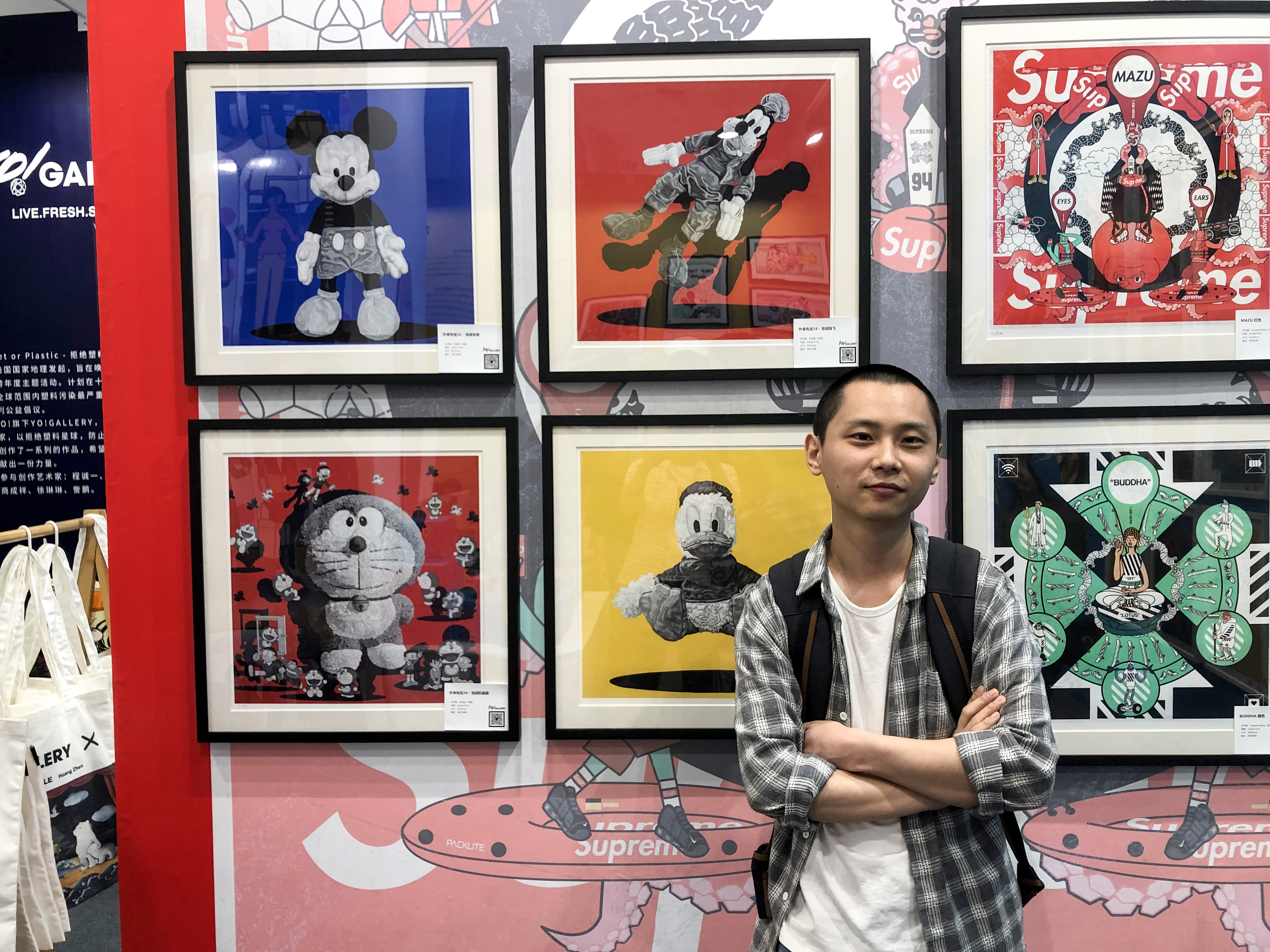 中国艺术家朴成龙版画作品区并亲临展览现场