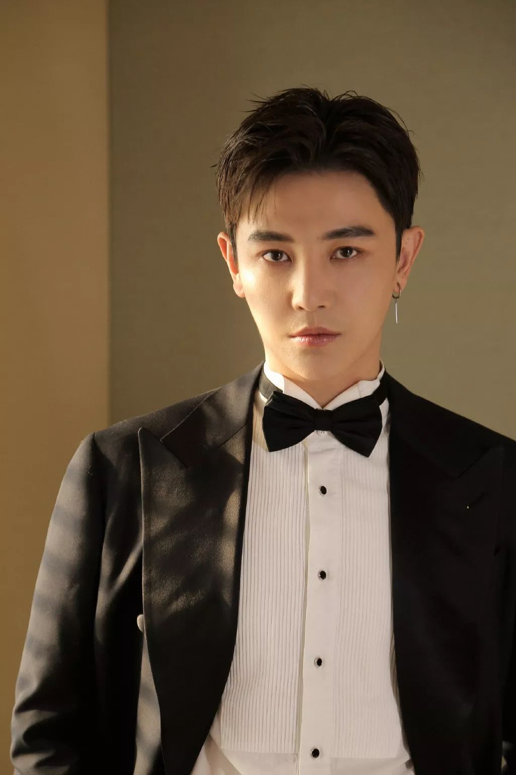 当红演员和靠山闹矛盾张静初被逼出内地孙坚忙拍戏徐良被坑了姨太问答