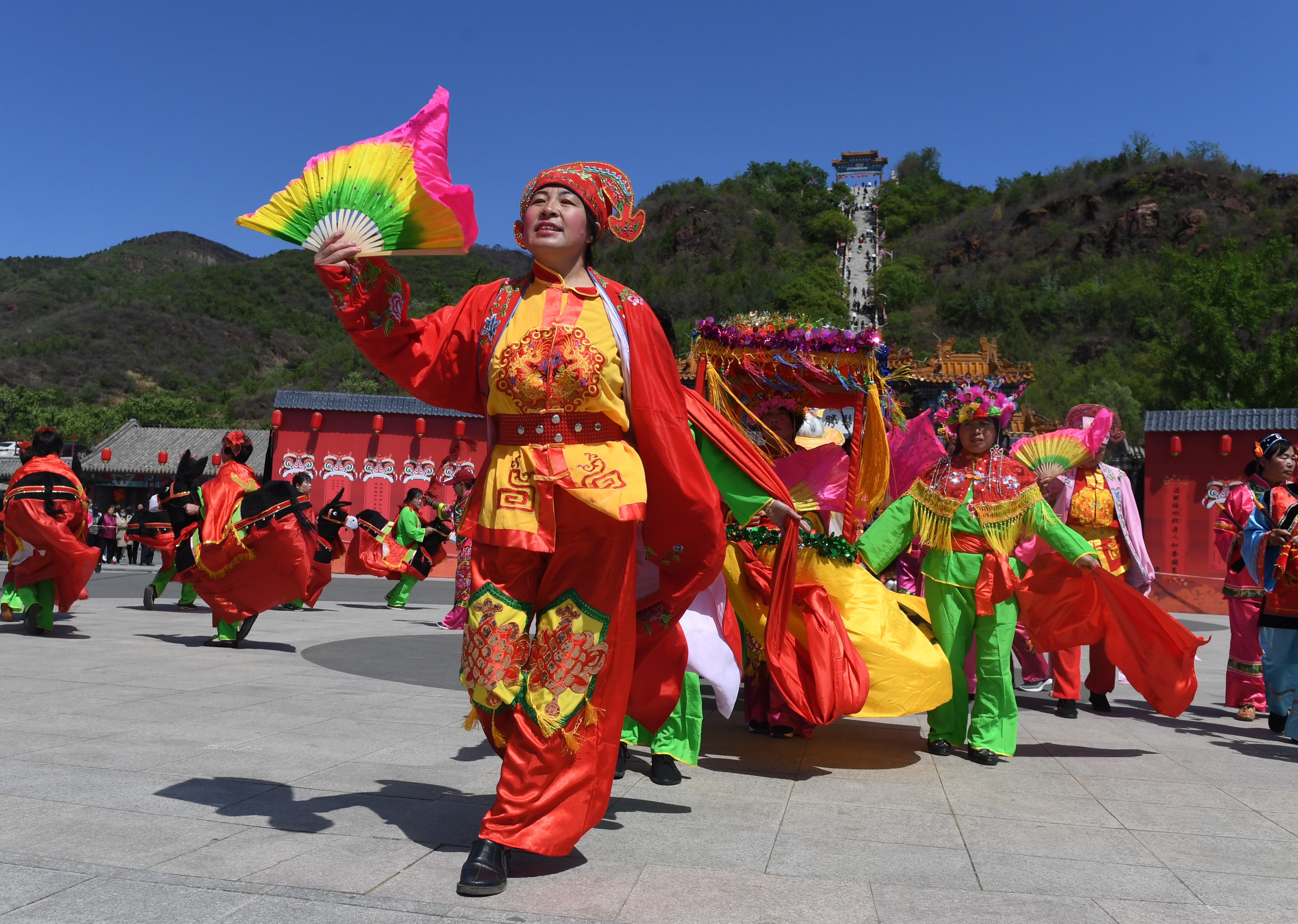 有四百多年历史的平谷丫髻山休闲文化庙会今日开幕
