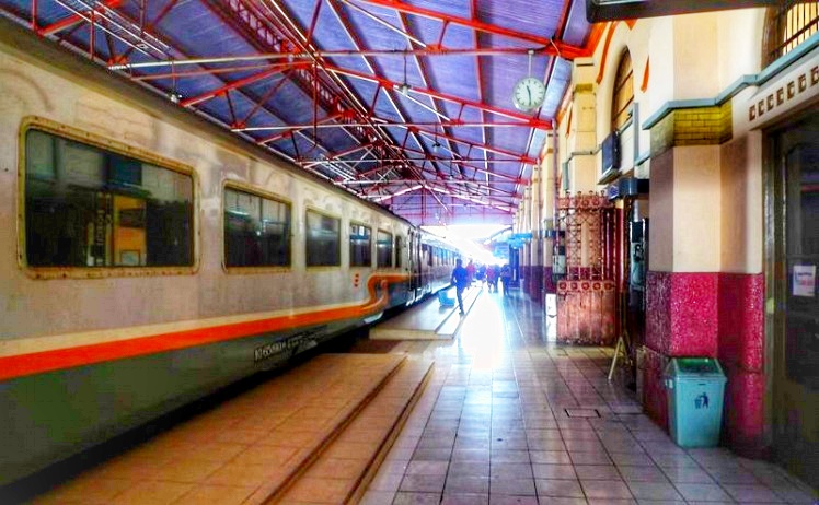 从雅加达开往日惹的火车分多个等级,主要有以下四类:一, 经济型