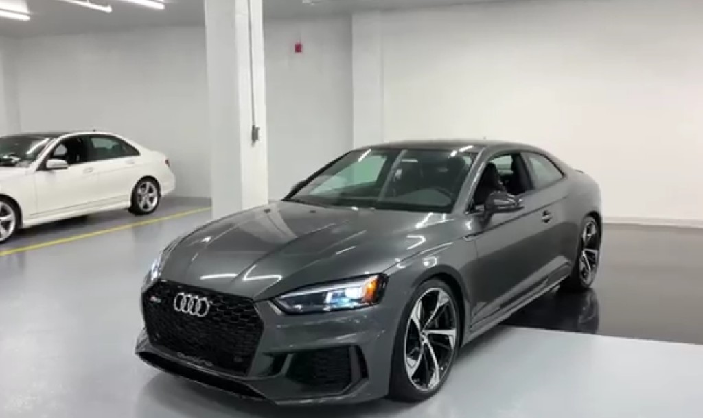 奥迪rs5实拍 逆天颜值 动力杀神 v6输出440马力 3.9秒破百