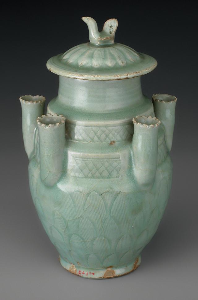 梅子初青的南宋龙泉窑青瓷上