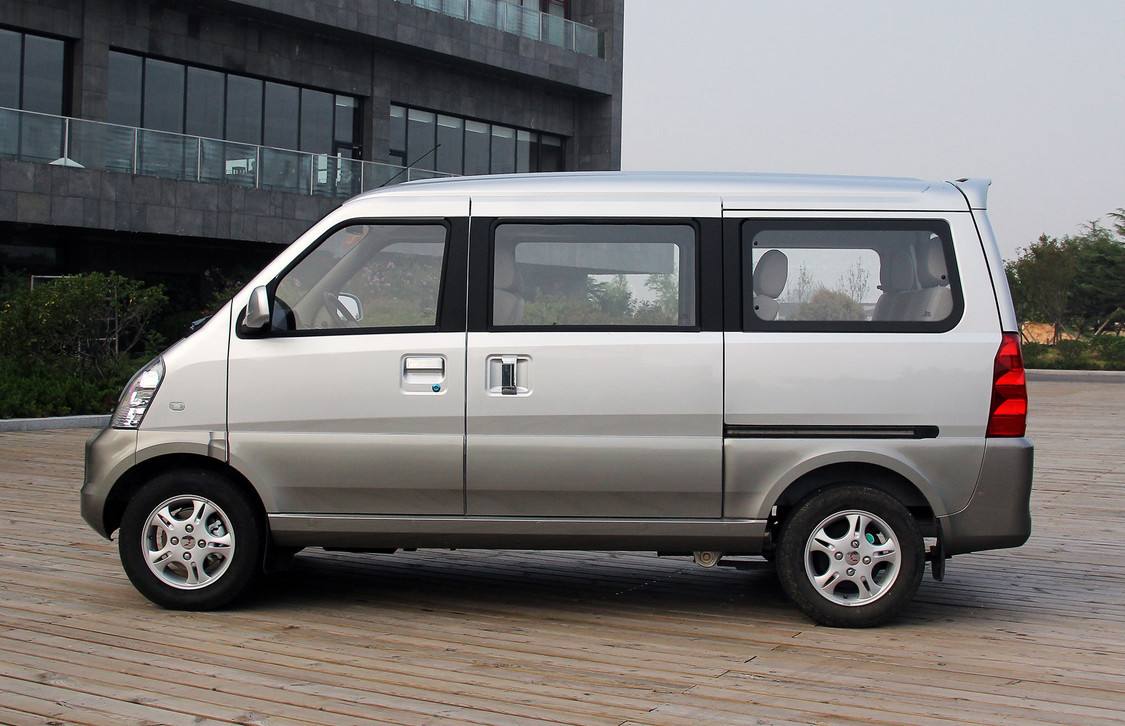 核载7人面包车实载16人 驾驶员涉嫌危险驾驶被刑拘__凤凰网