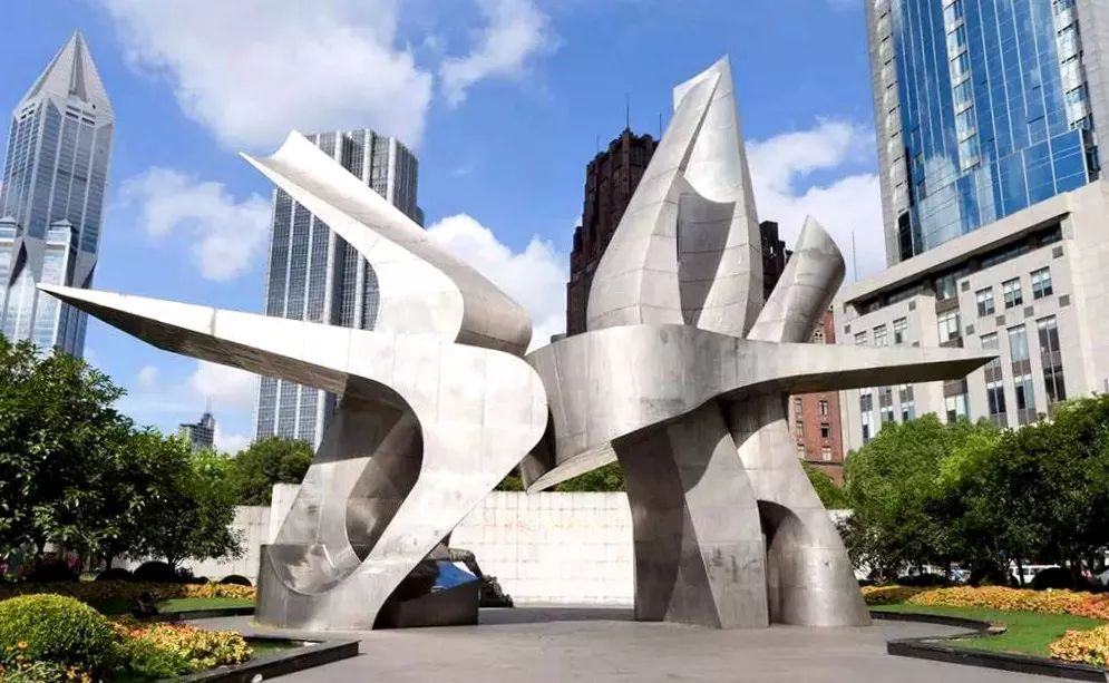 位于上海人民广场的五卅运动纪念碑