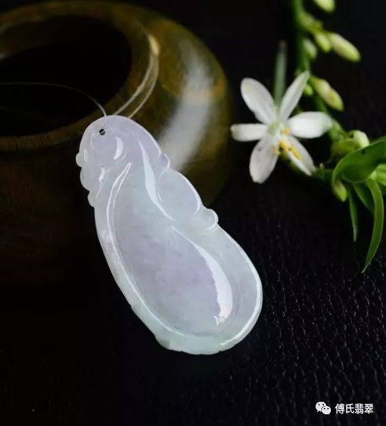 翡翠福瓜寓意美好，翡翠福瓜的造型和雕刻有什么讲究？_凤凰网时尚_凤凰网