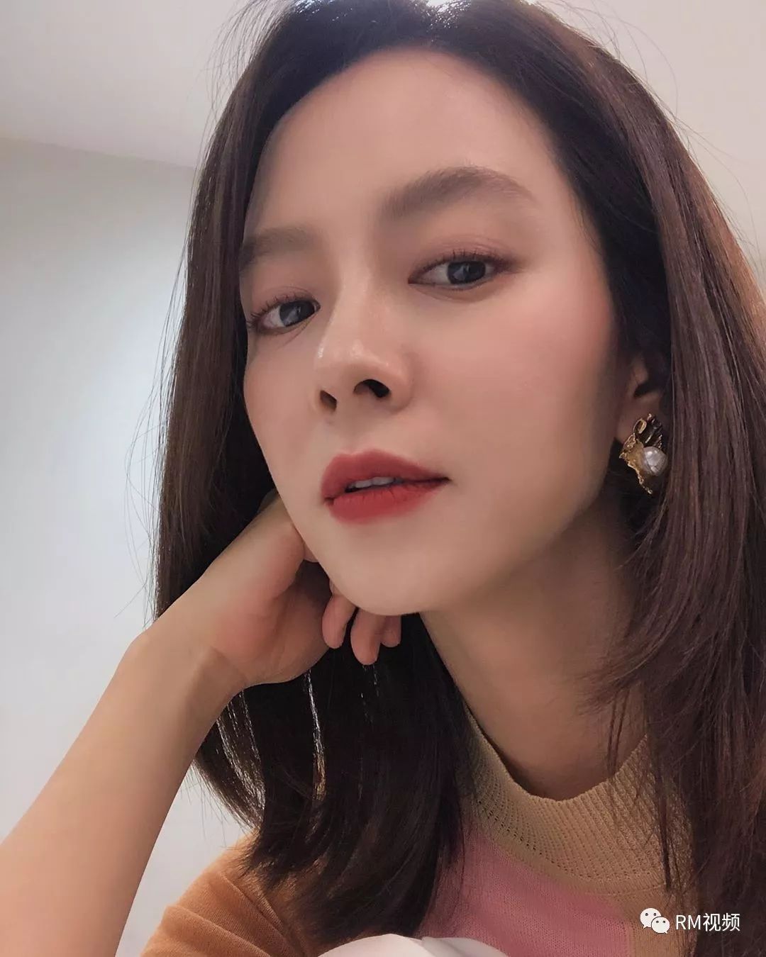 化妆师ins更新宋智孝自拍