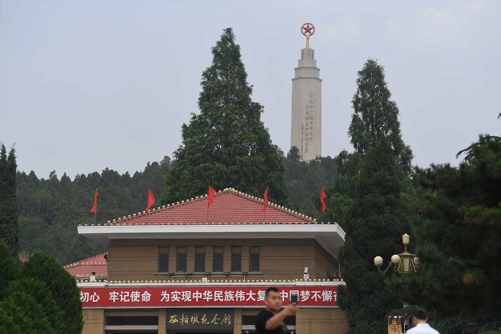 革命圣地西柏坡端午节人流如织