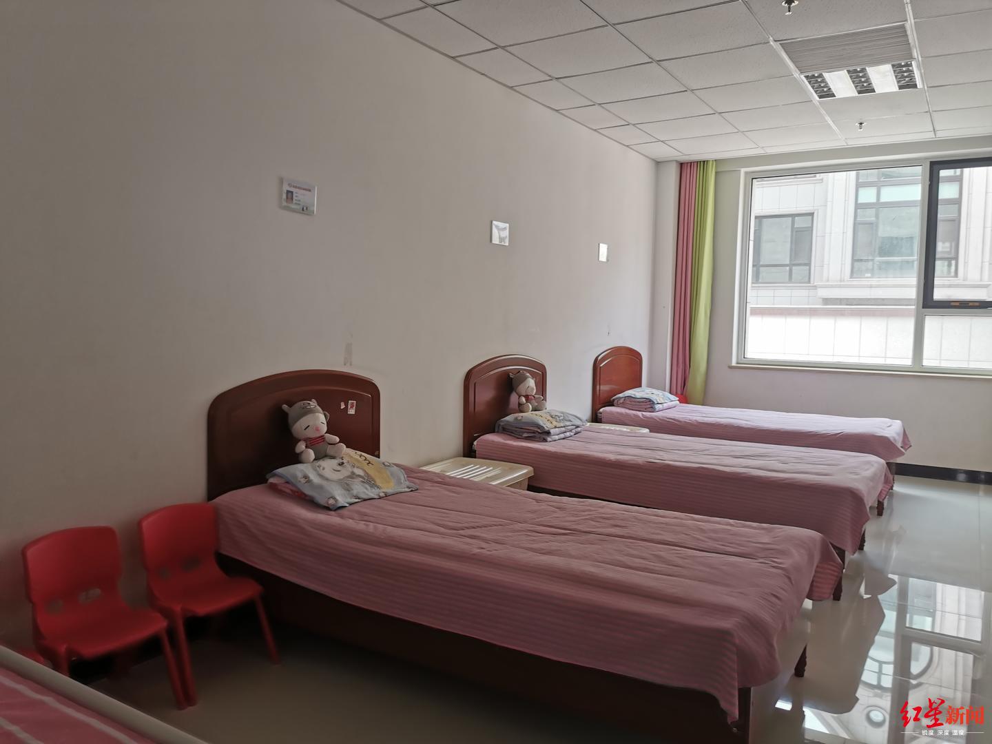 爱心妈妈李利娟受审实地探访接收孩子们的福利院