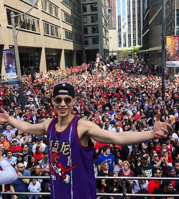 别再说林书豪不值得总冠军他是全世界亚裔的骄傲