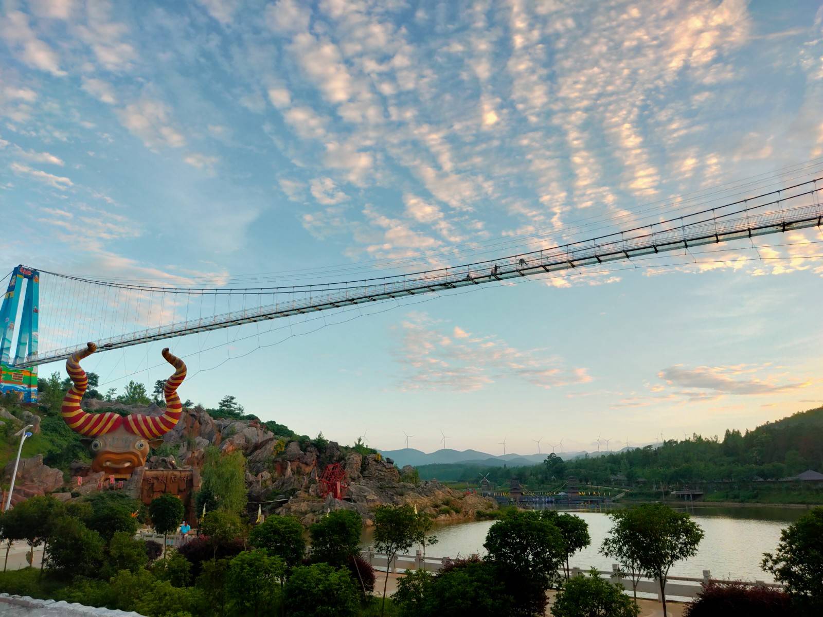 西游记公园新增互动体验型项目:凌云渡7d玻璃桥