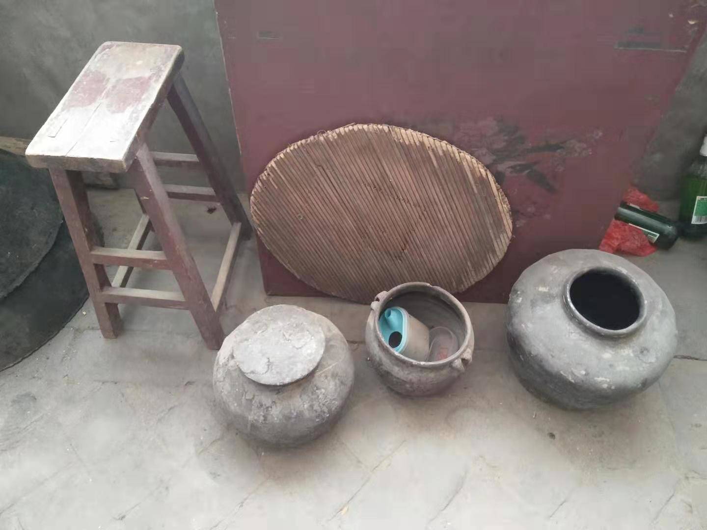 无比,还有庙会,窑洞,陶罐以及窑洞里的生活用具,都让人觉得古色古香