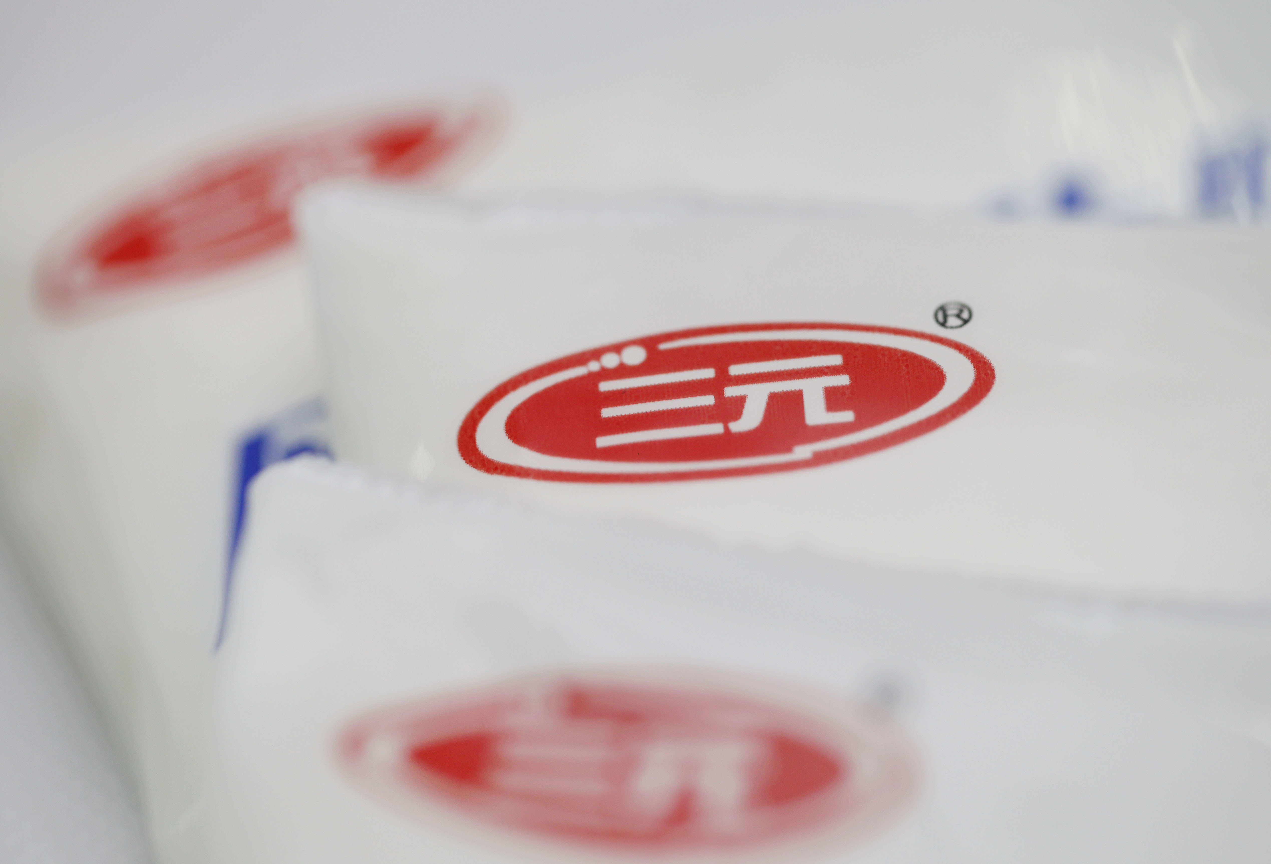 主营业务突然赚钱了三元股份高代价收购法国乳企值不值