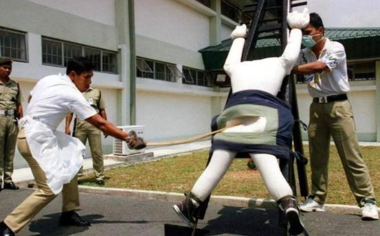 新加坡酒驾鞭刑处罚图片