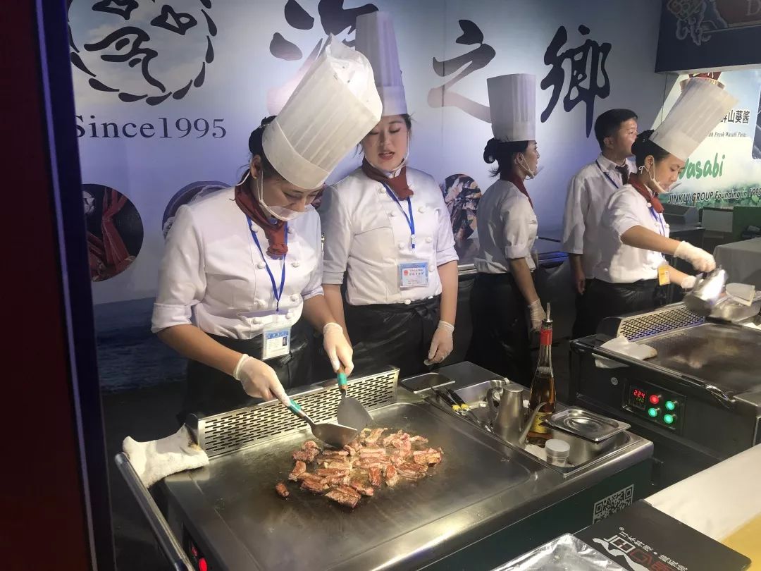 2019夏季达沃斯文化晚宴 绽放最炫“大连之夜”__凤凰网