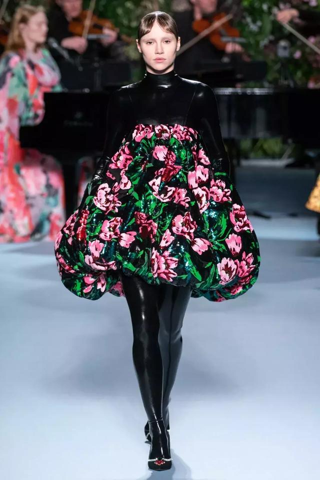 当红单品!泡泡裙震撼巴黎时装周