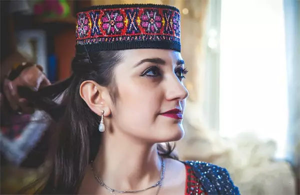 中国唯一的纯白种人,居住在遥远的大西北,一个看似不起眼的县城