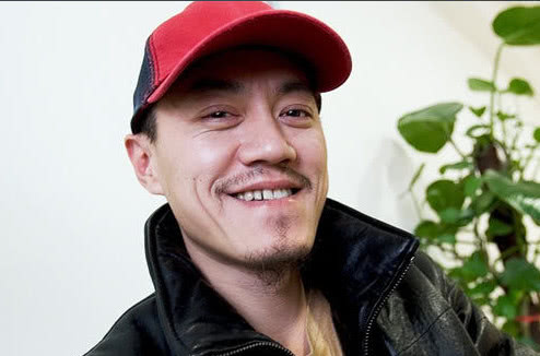 雪村的原名叫做韩剑,1969年出生于吉林省辽源市.