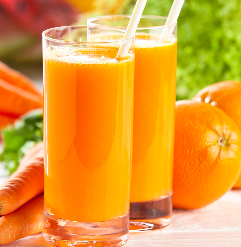 2,甜瓜胡萝卜橙汁:配料:甜瓜大半个,胡萝卜1根,橙子1个;制作方法:将