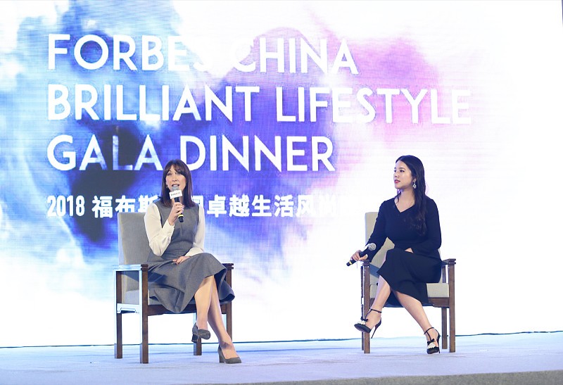 余晚晚携前首相夫人出席福布斯论坛 分享创业历程引发关注_凤凰网