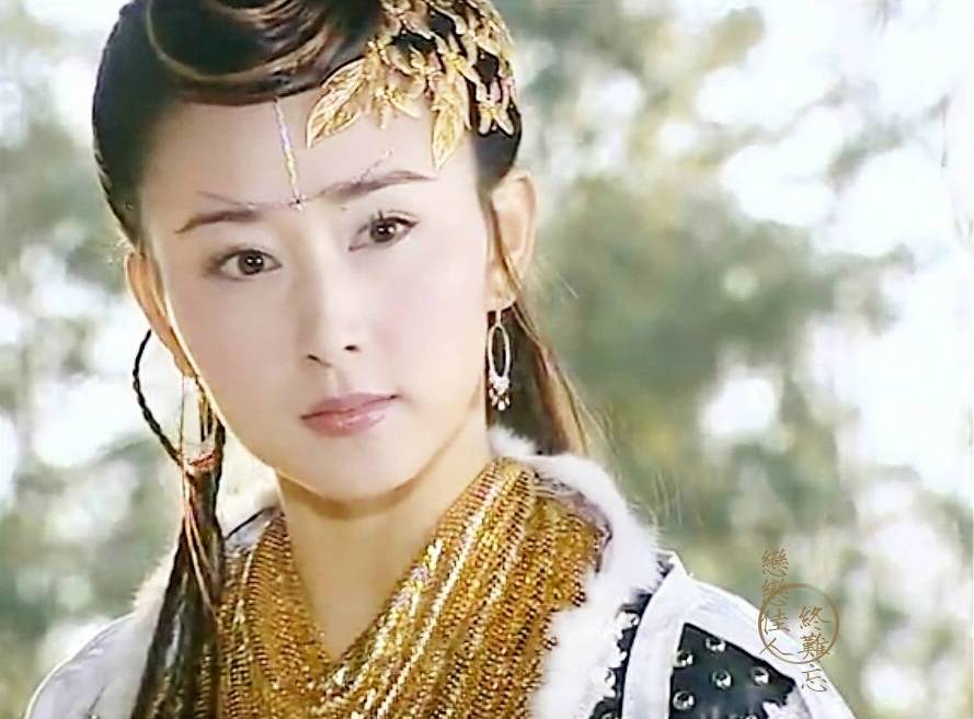 有人把金箔纸当围兜,有人当肚兜__凤凰网