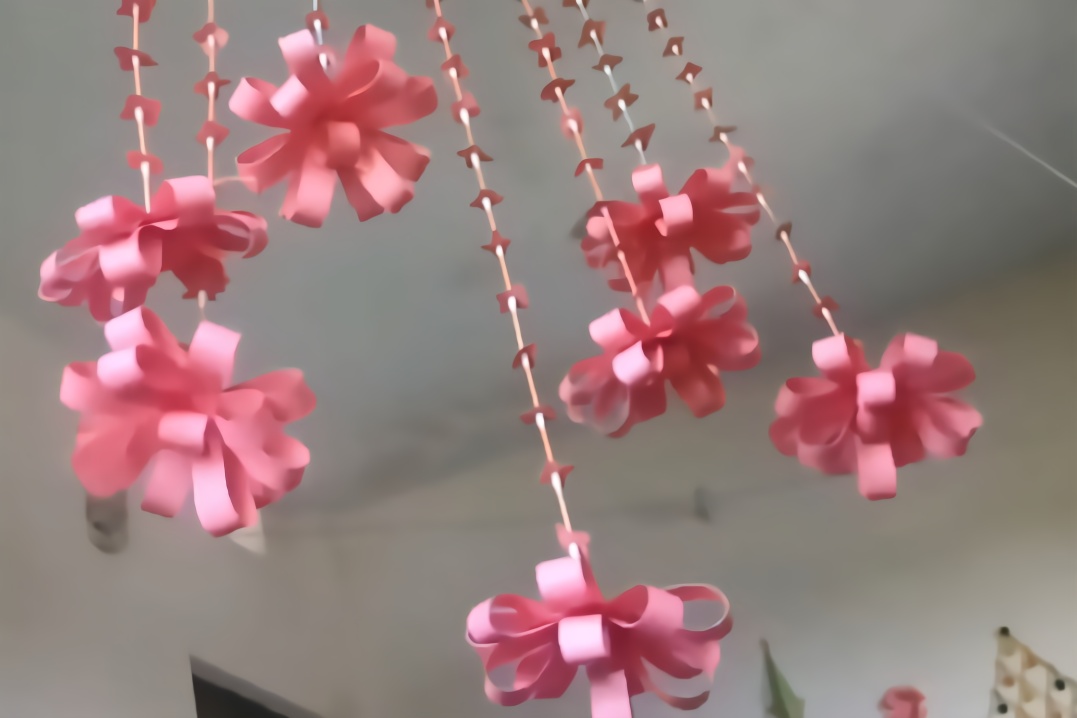 当彩纸遇到棉签棒,变成一个简单的风铃挂饰,手工教程!