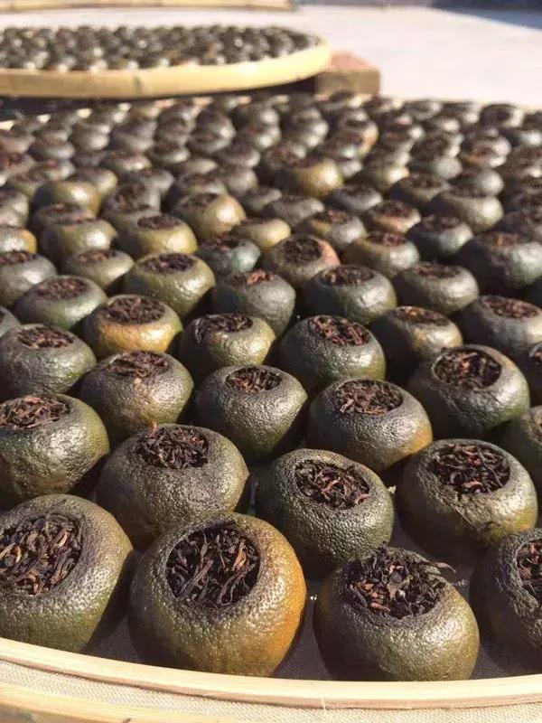 小青柑坚持古法生晒不是吹,晒49小时就要翻49遍