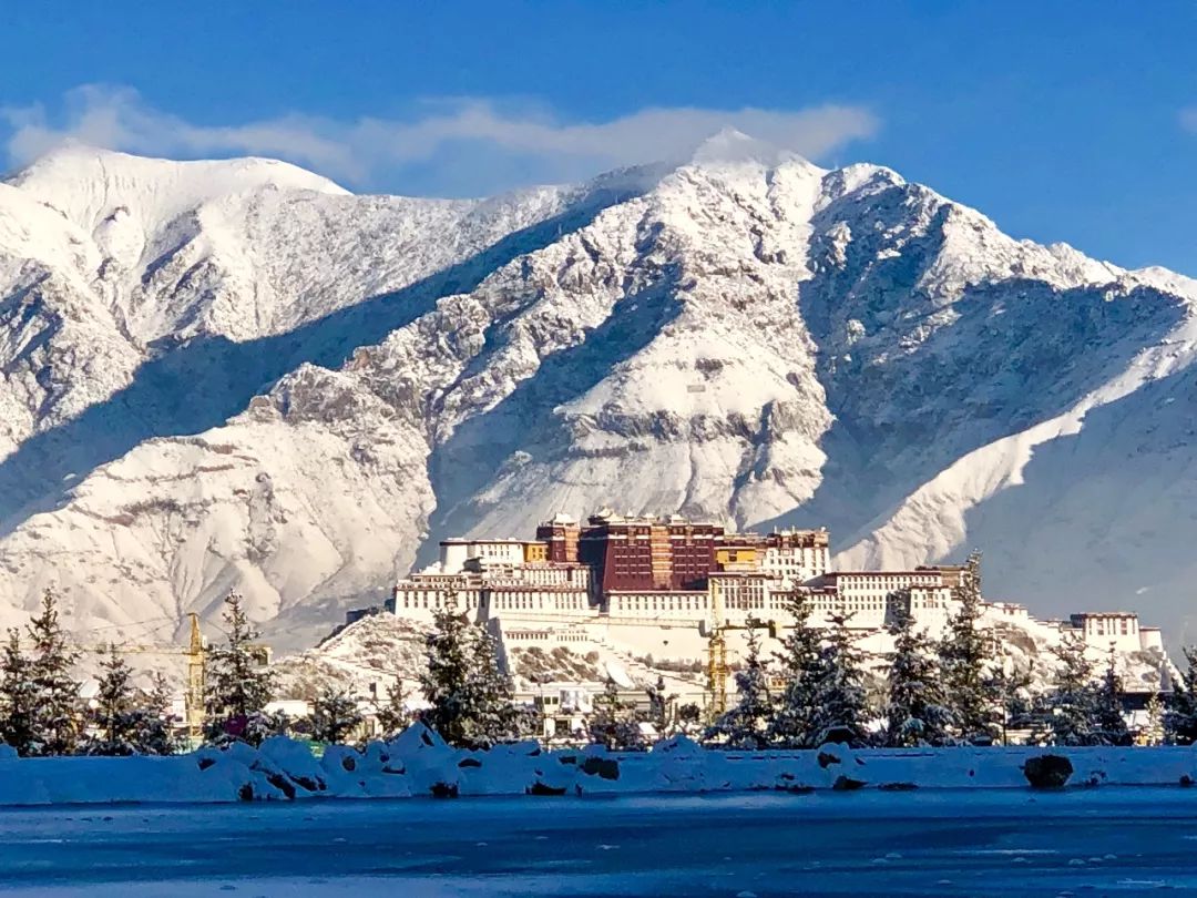 拉萨冬日的雪景,真的美!__凤凰网