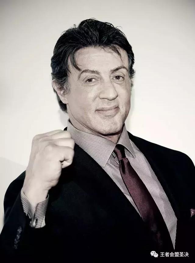 梅威瑟女友被批"金钱之上",拳王帕奎奥欲再次挑战