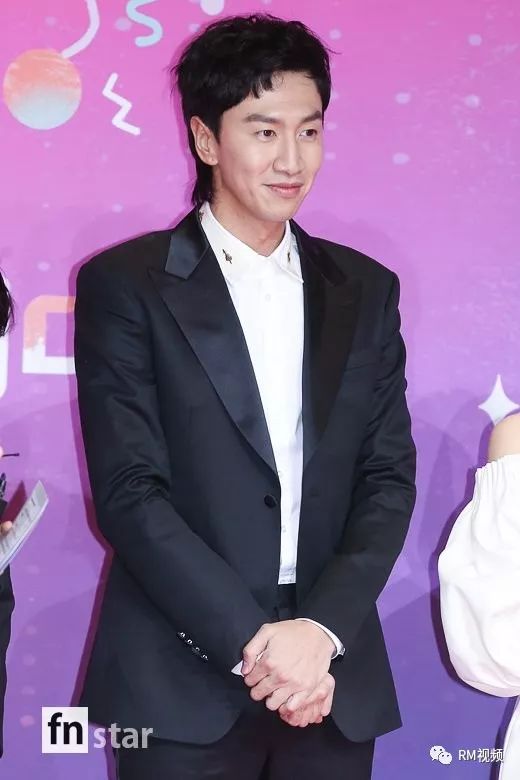 李光洙出席《2018 sbs演艺大赏》新闻图__凤凰网
