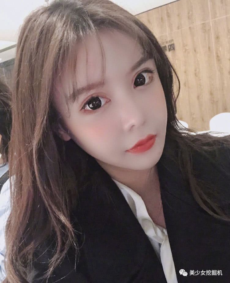 割肚脐切精灵耳花前女友100万整形550次还有一个直接撞脸所有网红