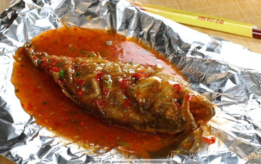 表面金黄酥脆《家庭版纸包鲈鱼做法》__凤凰网