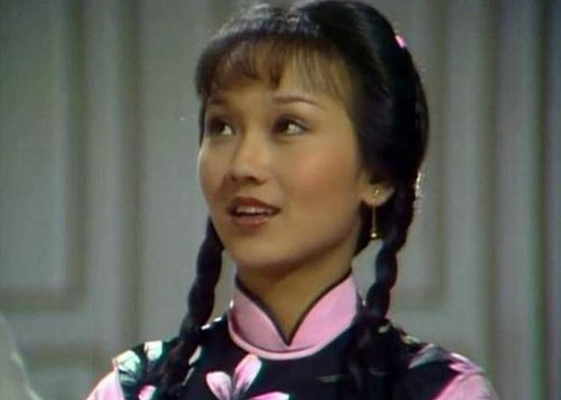 《楚留香》里的苏蓉蓉一角,让赵雅芝变成了炙手可热的古装美女;引得