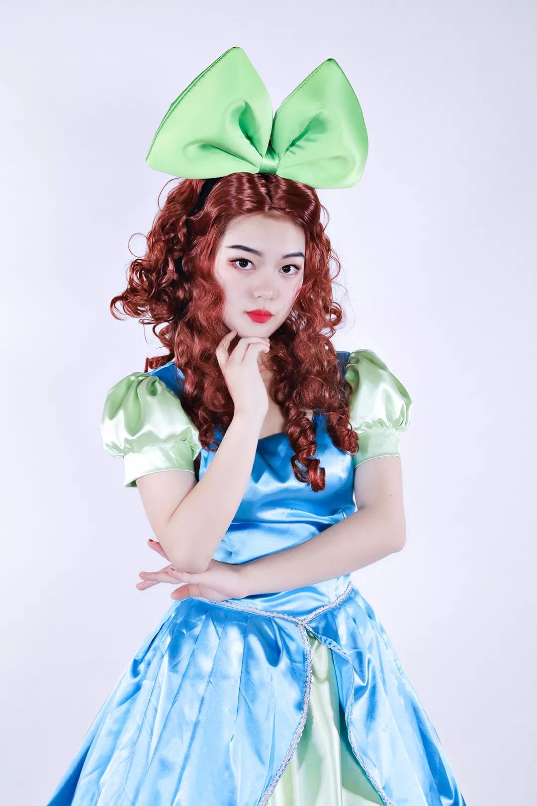 大姐 安泰西亚 饰演者:肖驰