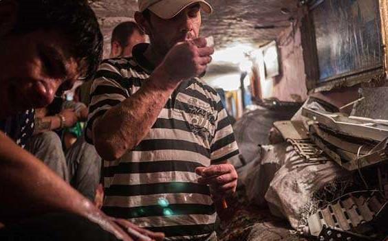 最繁华的下水道里面住着6000多人只有晚上才敢出来活动