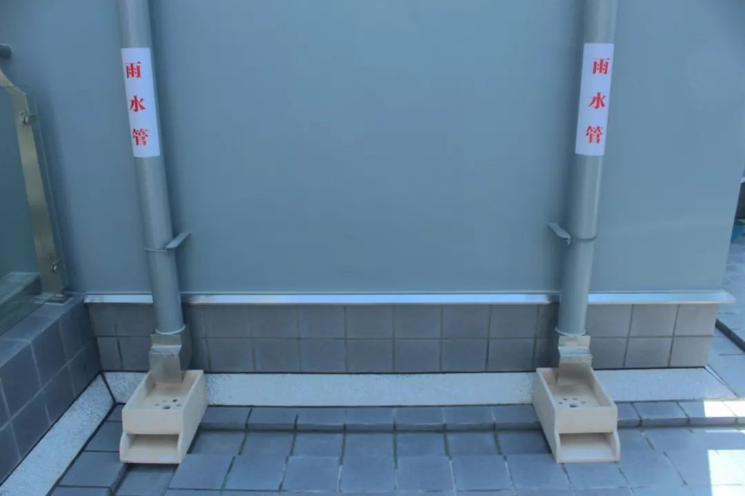 比如我们看这条屋面落水管