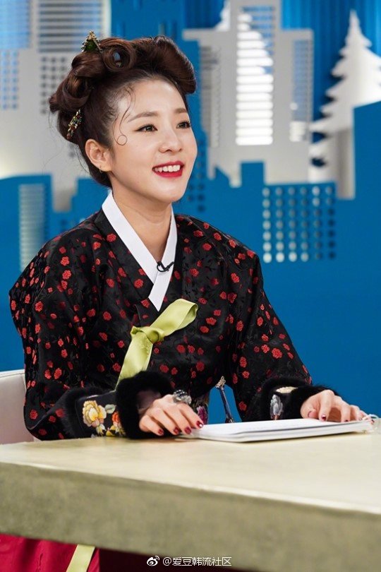 另外,《video star》打造了朴素贤 ,金淑 ,朴娜莱 ,sandarapark 的